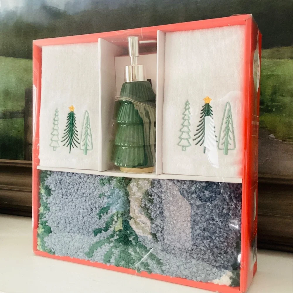Merry Moments Holiday Bathroom Set 4pc Rug Towels Lotion Dispenser Christmas Dec